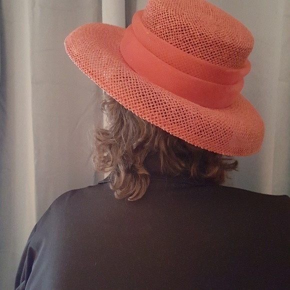VINTAGE RED‎ STRAW HAT WITH RED FLORAL - Picture 5 of 7